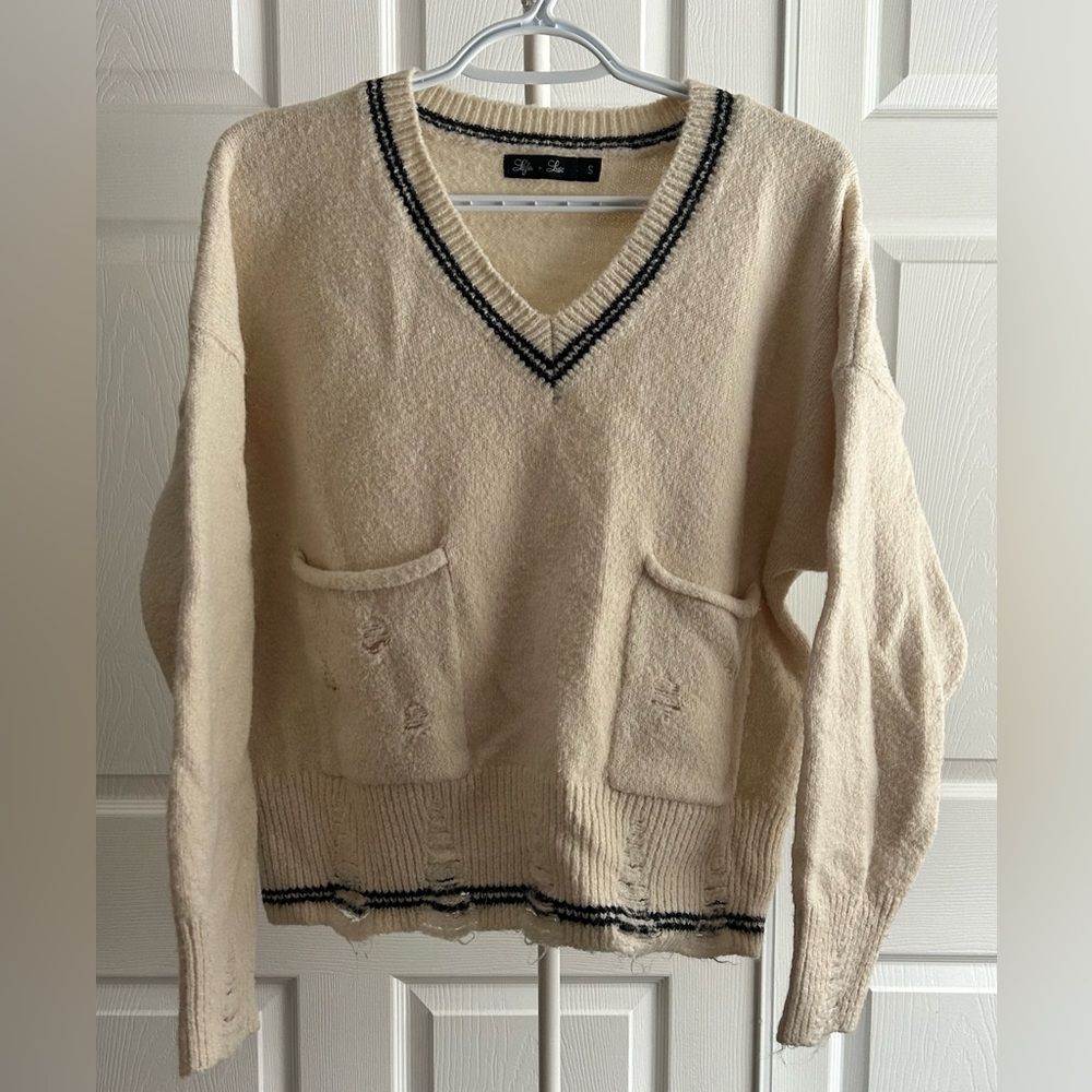 Lyla+Luxe Distressed V Neck
